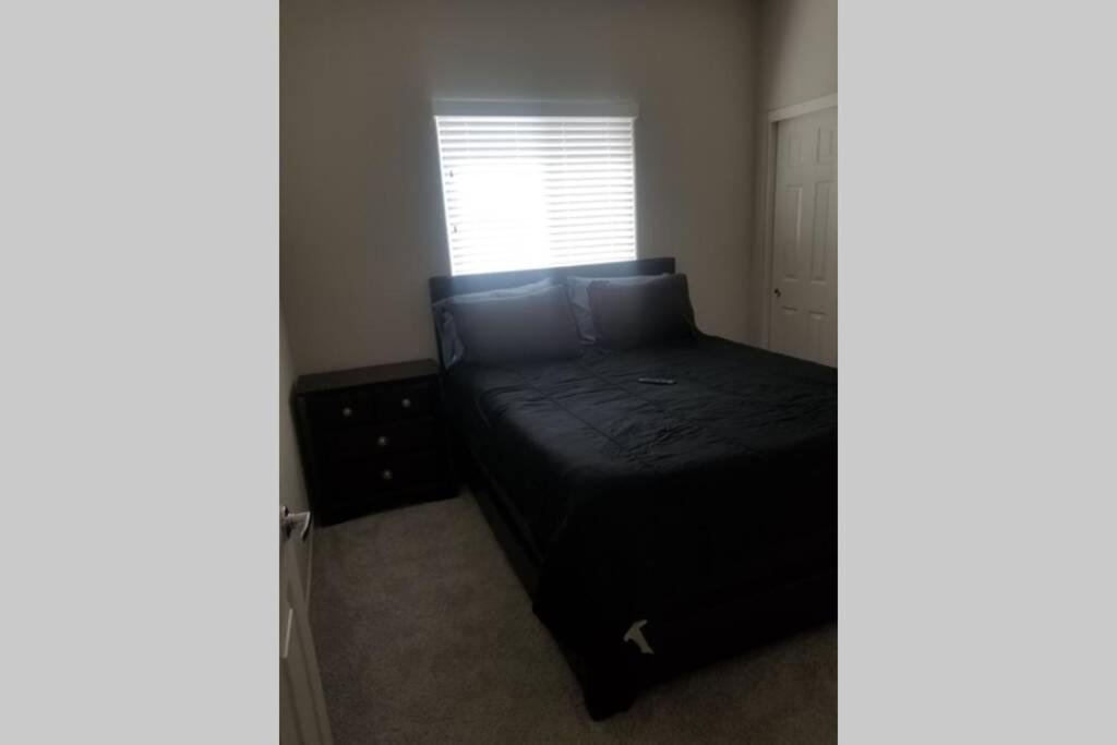 Beautiful Townhouse With King Suite! Holiday home Las Vegas