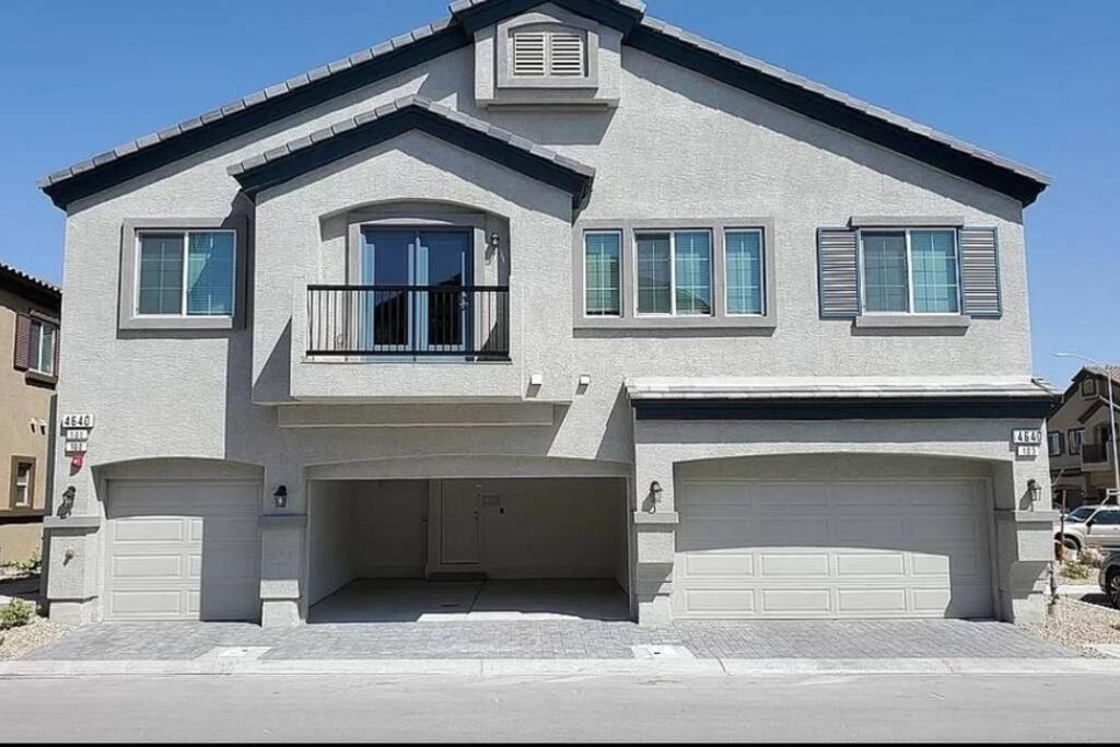 Holiday home Beautiful Townhouse With King Suite!