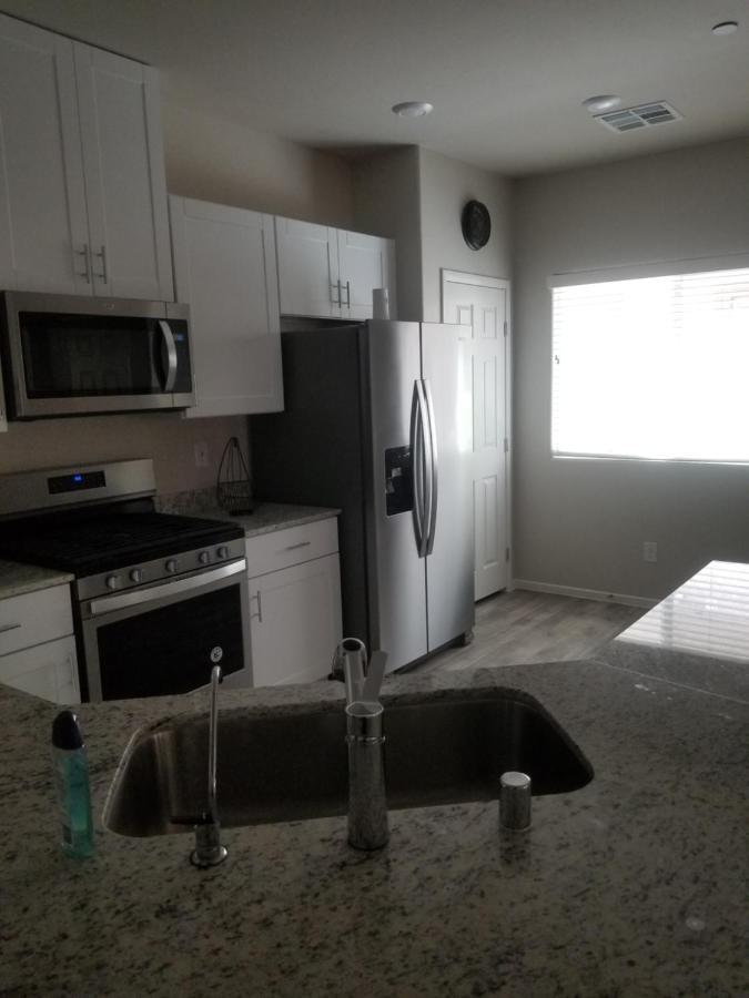 Beautiful Townhouse With King Suite! Holiday home