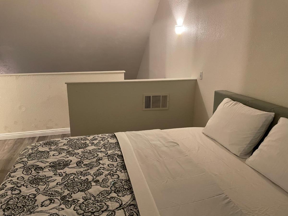 Holiday home Golden Vegas Next To Airport & *
