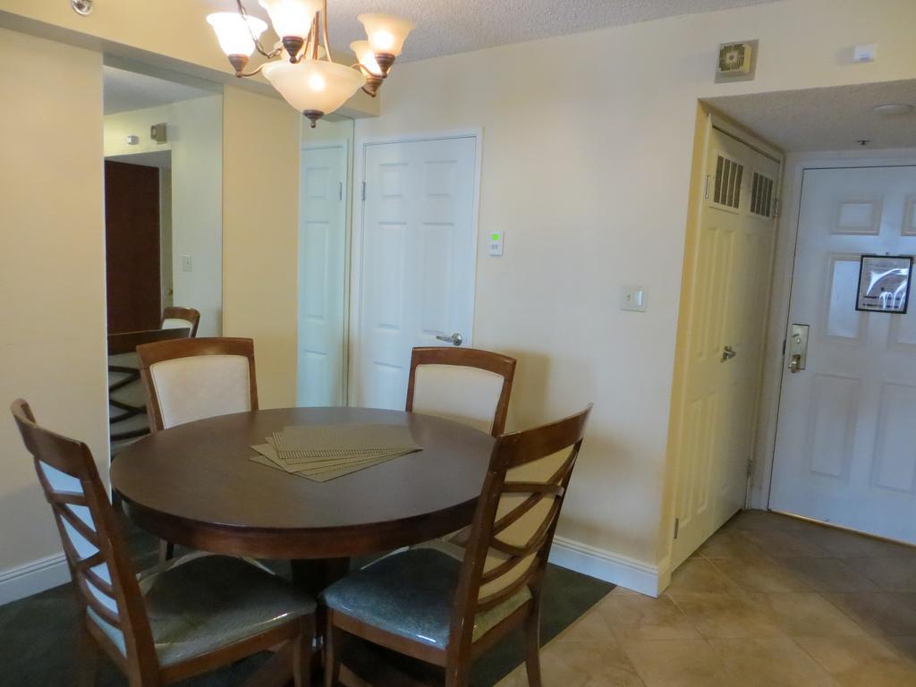 Aparthotel Jockey Center Strip 3*
