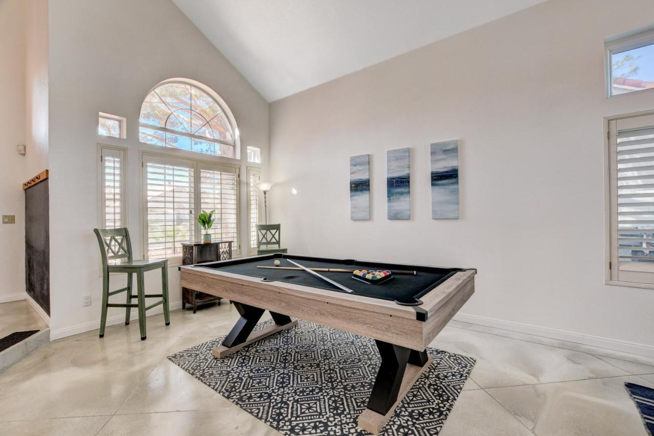 10 Min To Strip! Bright & Cozy W/ Pool Table *