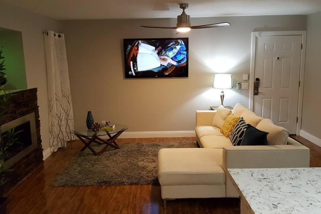 Apartment T-designed To Enjoy!. Vacation Las Vegas