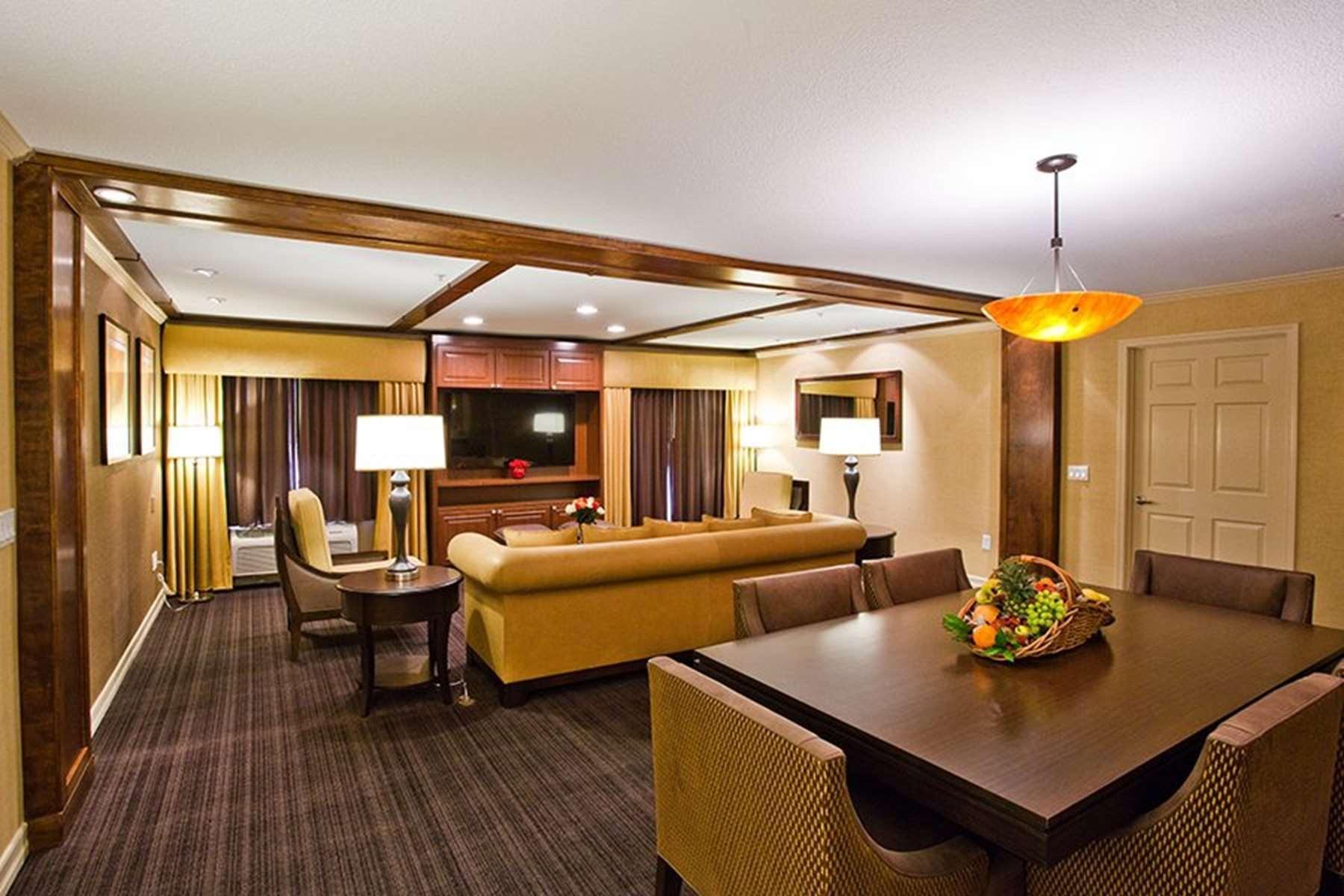 Resort Tuscany & Casino