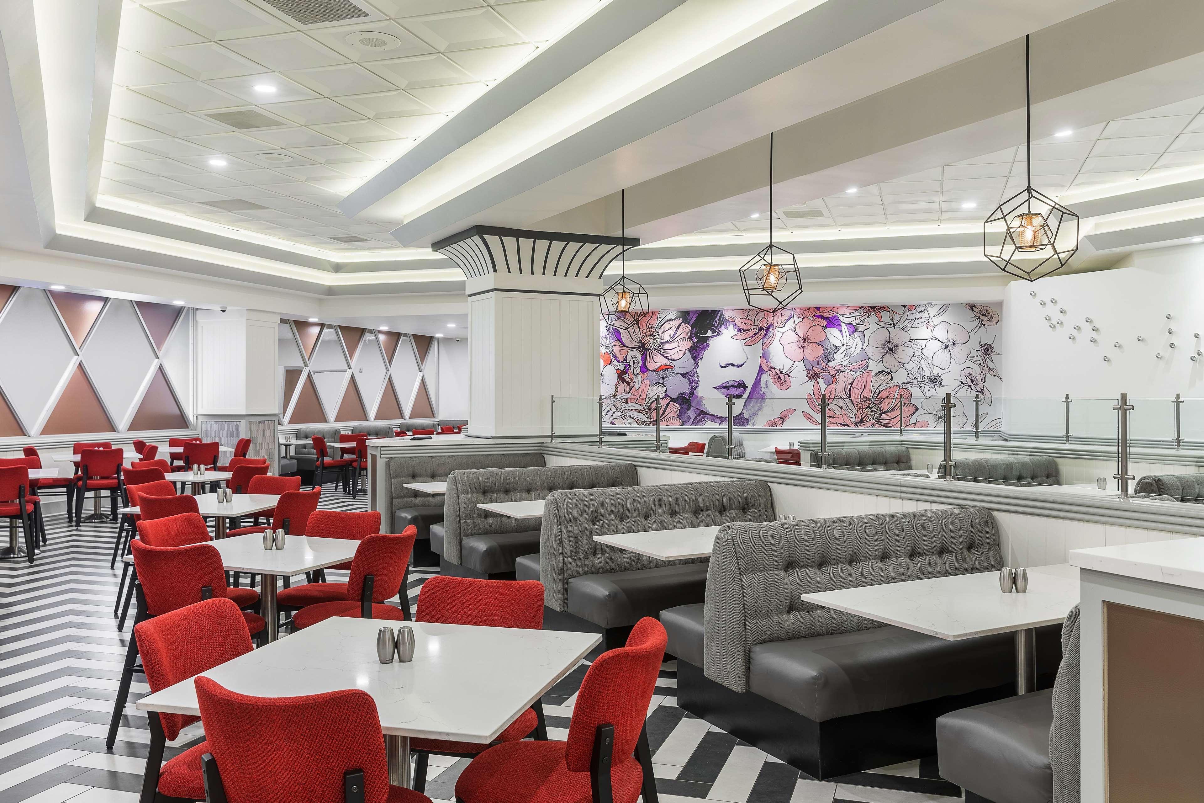 The Strat Hotel, Casino & Tower Resort 3*
