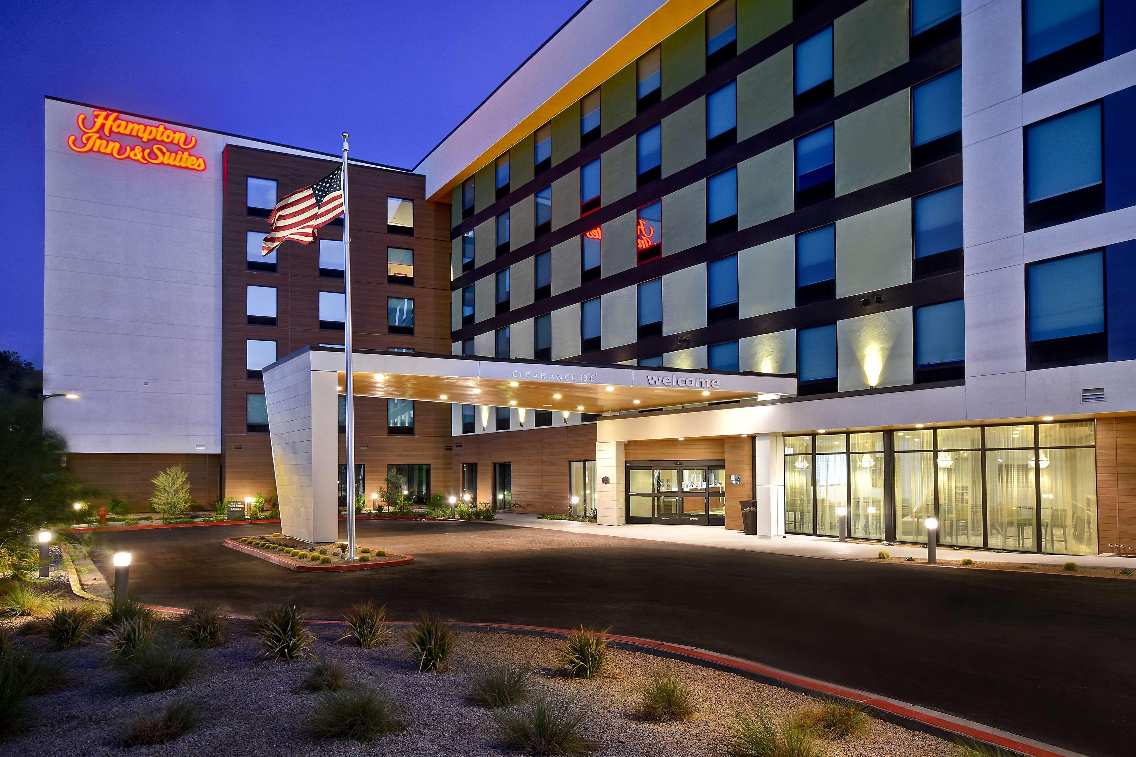 Home2 By Hilton Vegas Convention Center - No Fee 3*