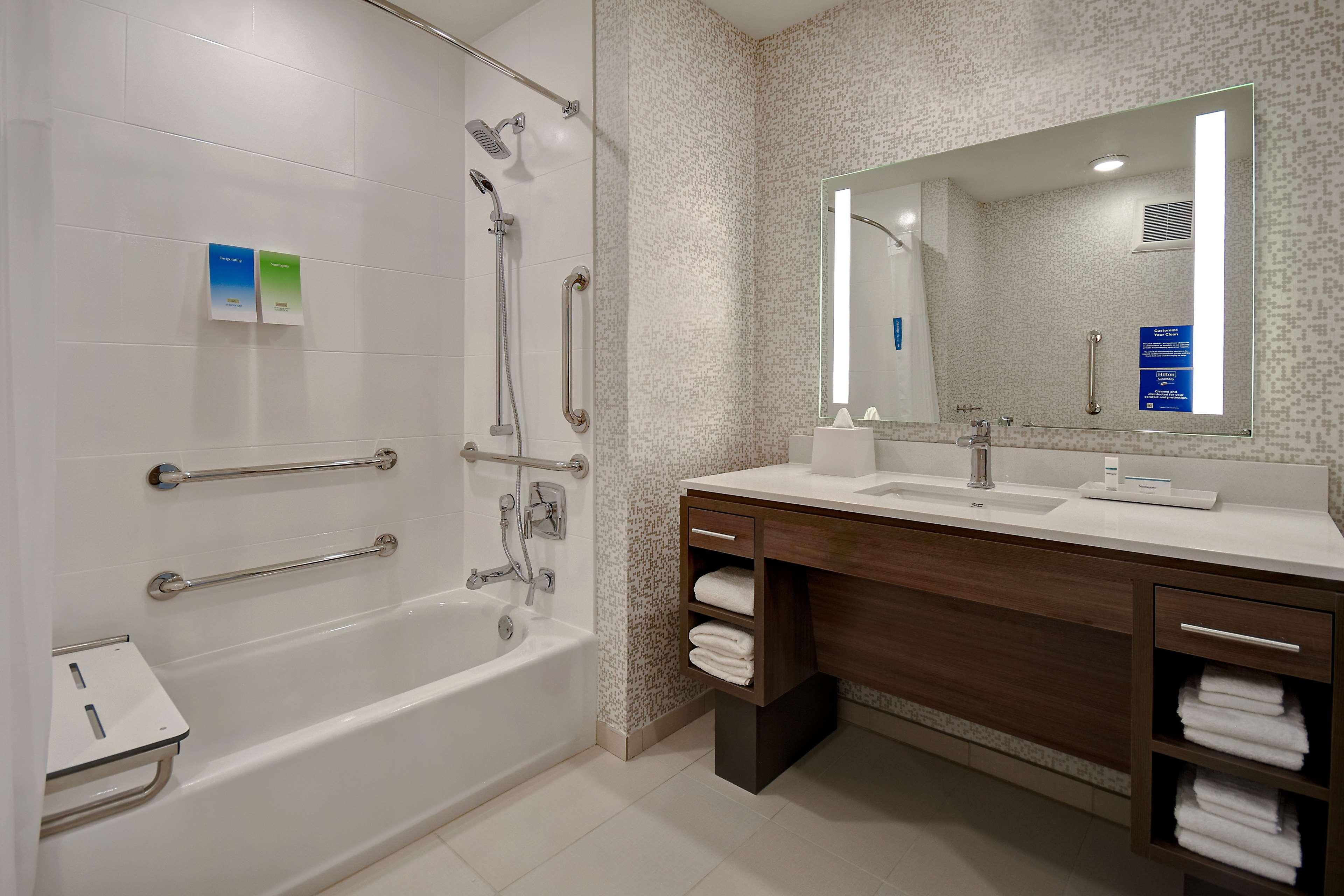 Home2 By Hilton Vegas Convention Center - No Fee 3*