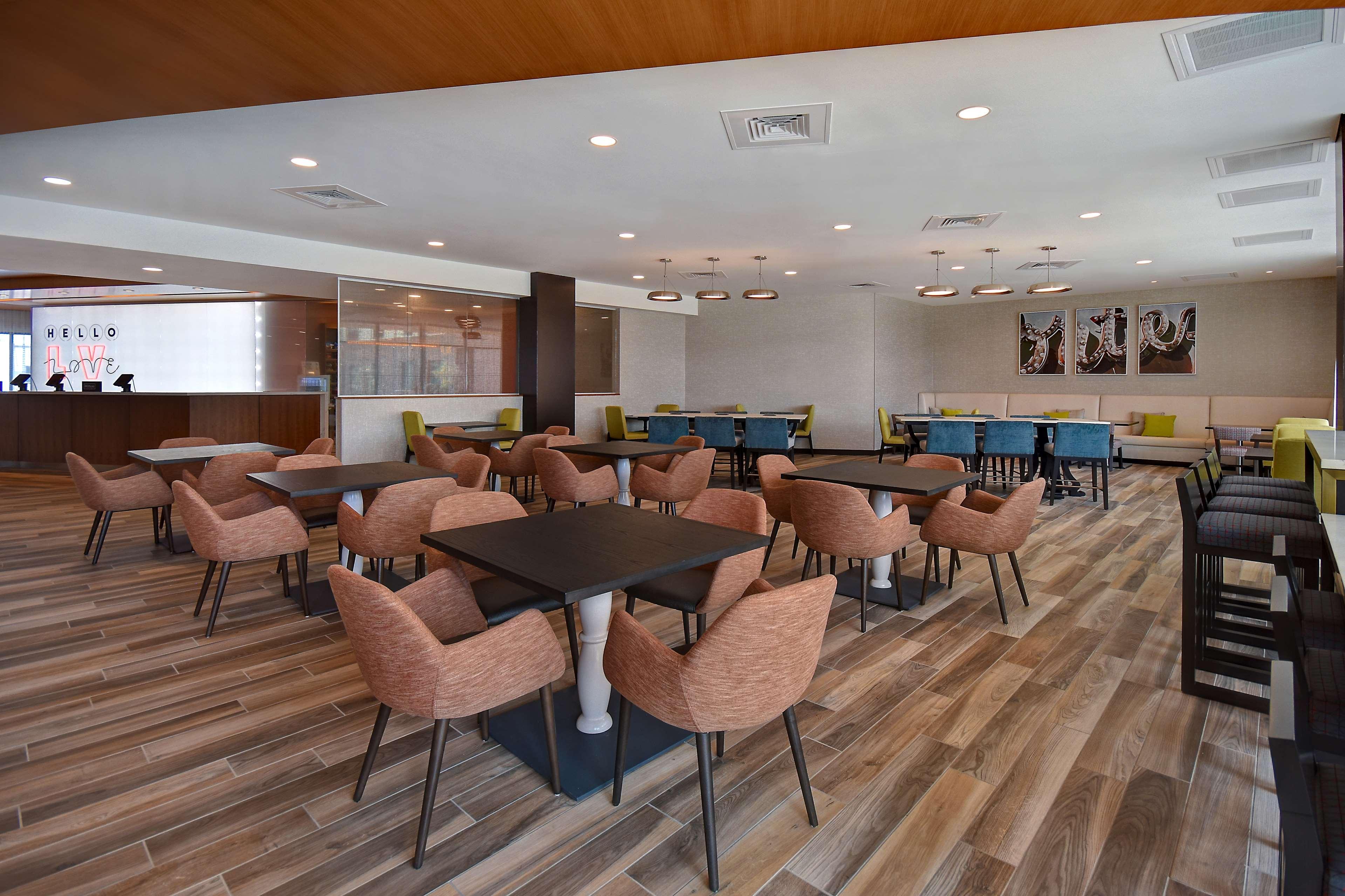 Hampton & Vegas Convention Center Hotel 3*