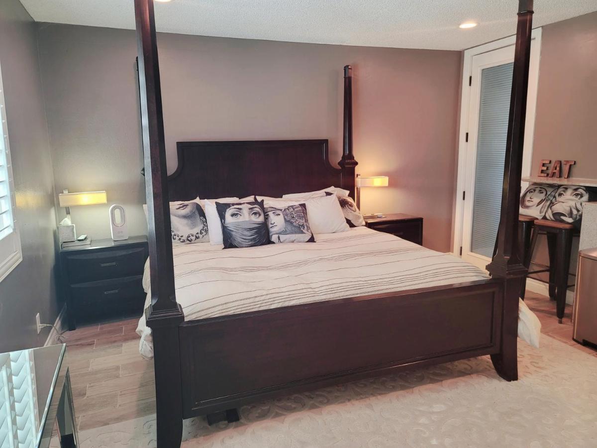 D'strathaus Walk To Blvd Convention Center Wifi Guest house *