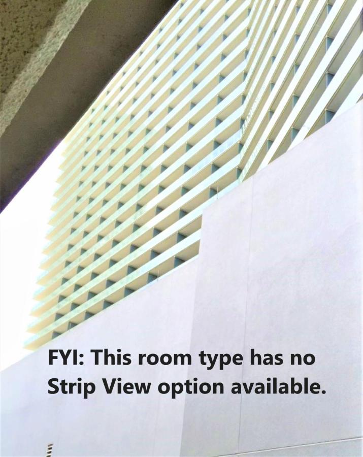Jockey Center Strip Aparthotel 3*