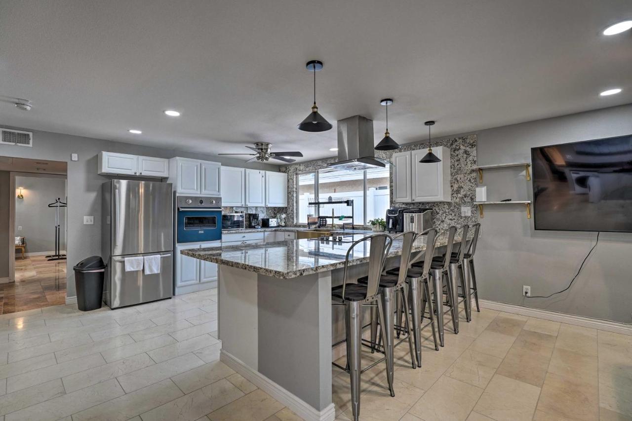 With Private Pool - Near Vegas Strip! Holiday home