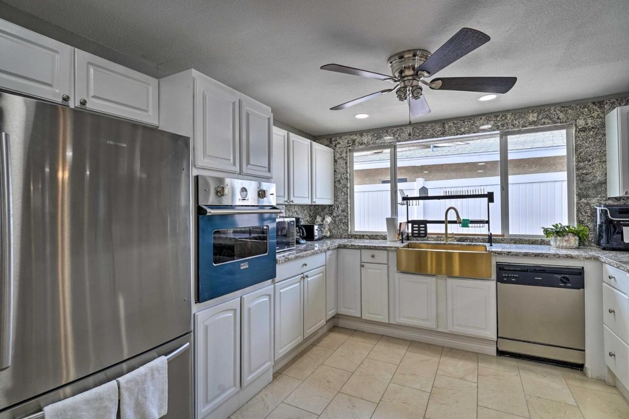 With Private Pool - Near Vegas Strip! Holiday home