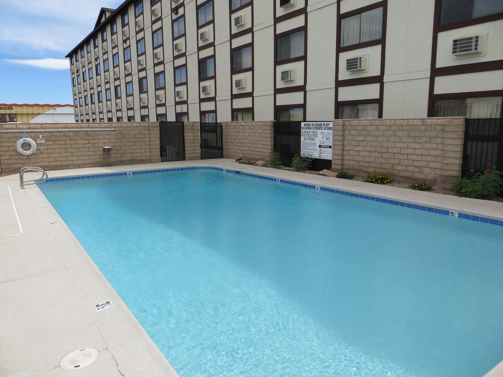 Longhorn Boulder Highway Hotel 2*