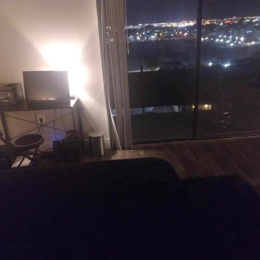Lovely High-rise Steps Away From The Action Apartment