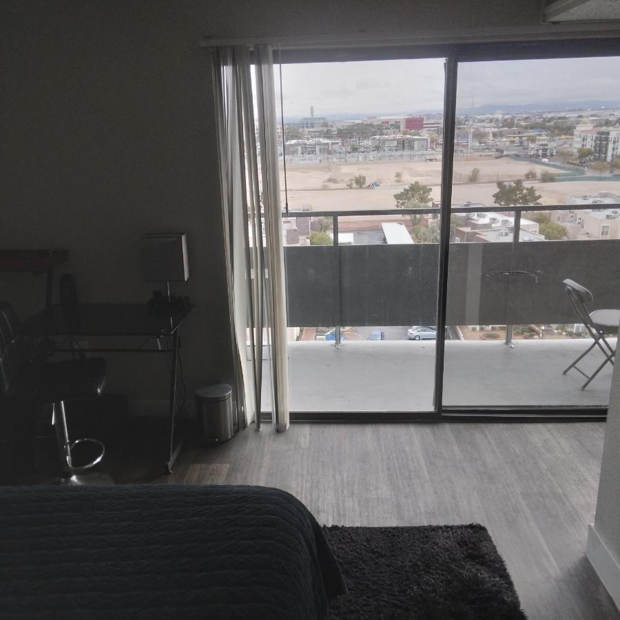 Lovely High-rise Steps Away From The Action Apartment *