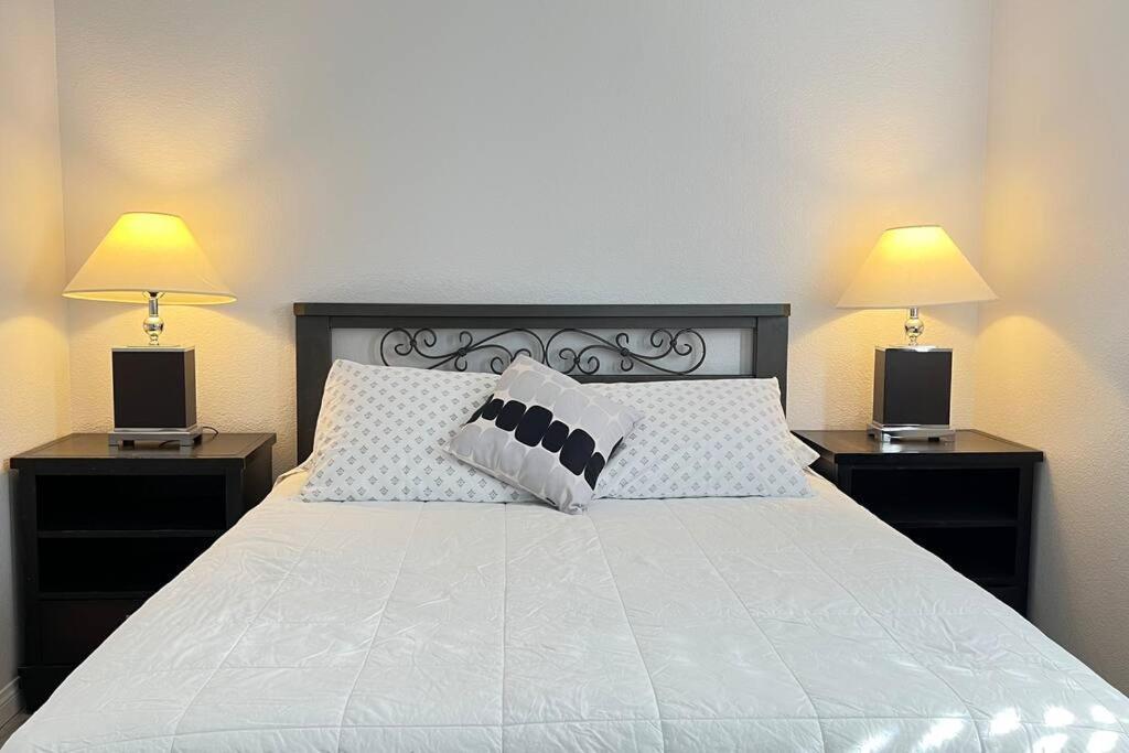 Mickelyn House- 5 Bedroom 3 Bath 5 Minutes To Speedway 18 Min To Strip Holiday home *