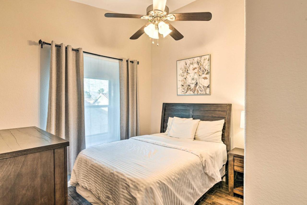 Contemporary Vegas Townhome With Community Pool Ferienhaus *