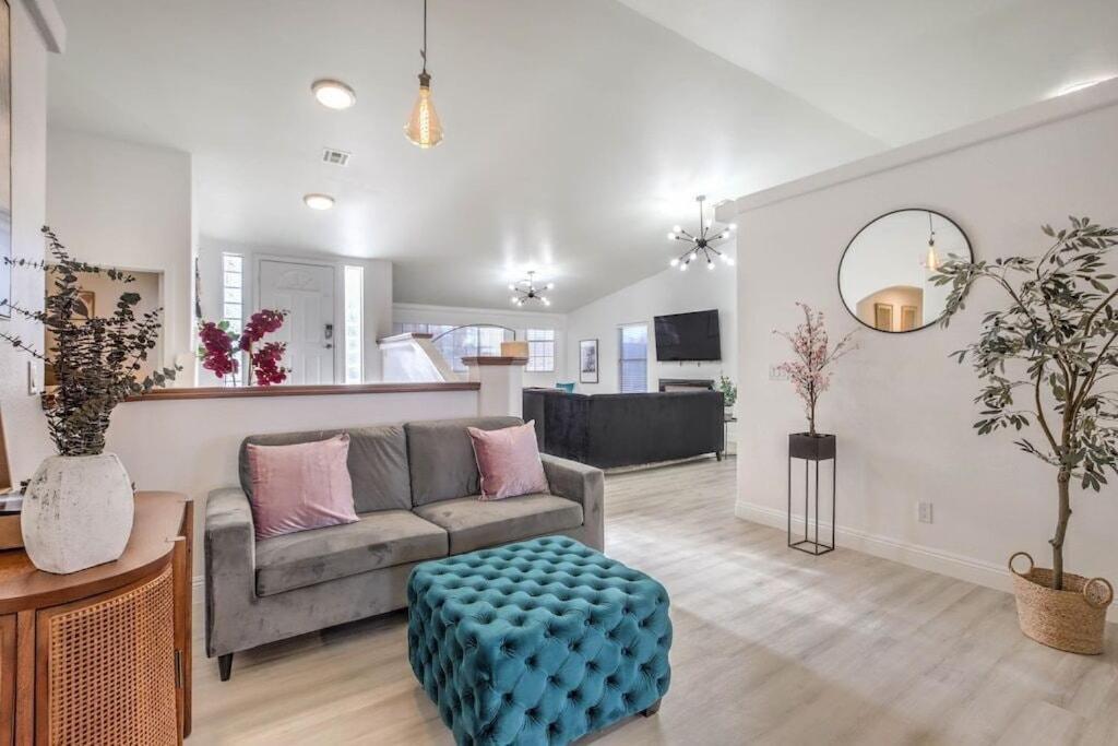Cozy Desert Retreat - Pool, Spa, Views Henderson