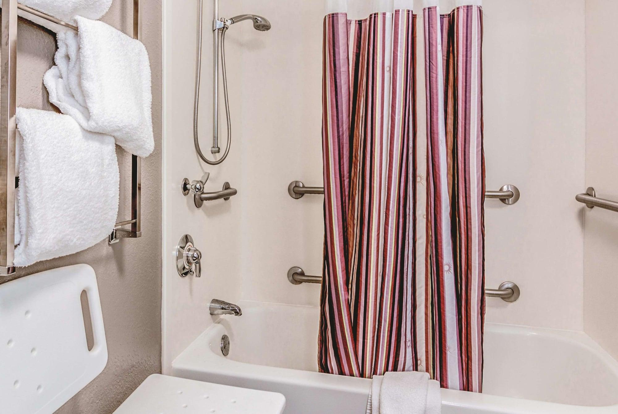 La Quinta By Wyndham Vegas Summerlin Tech