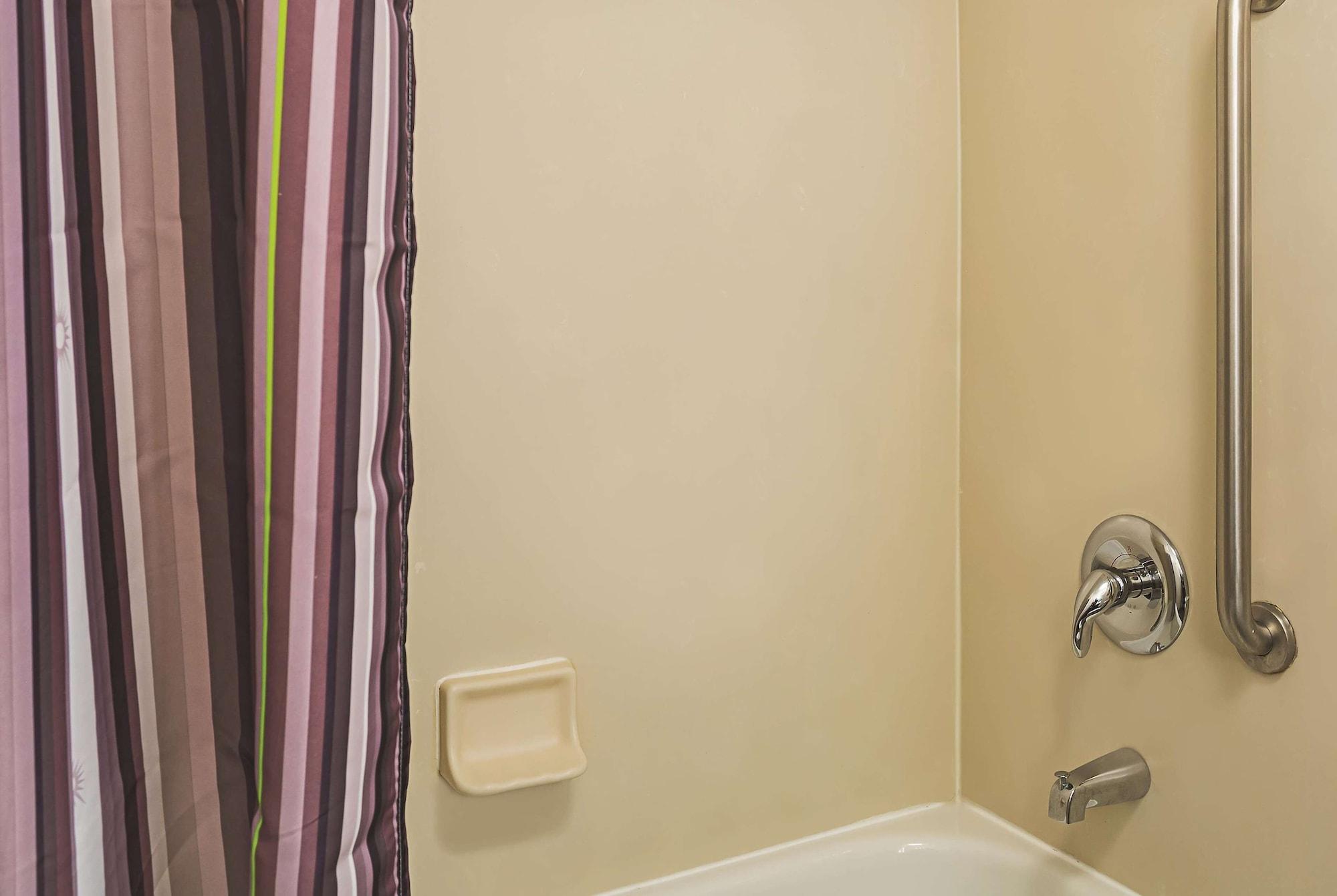 Hotel La Quinta By Wyndham Vegas Summerlin Tech