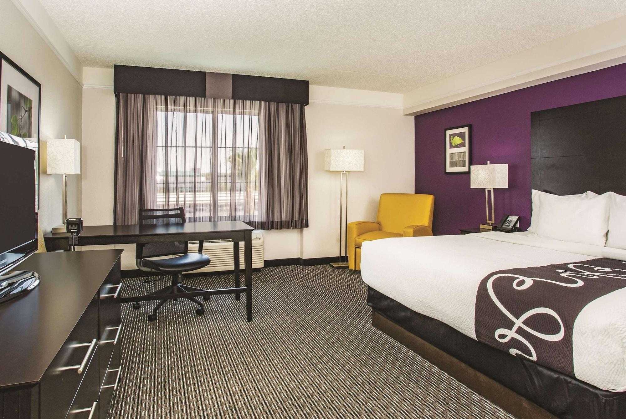 Hotel La Quinta By Wyndham Vegas Summerlin Tech 3*