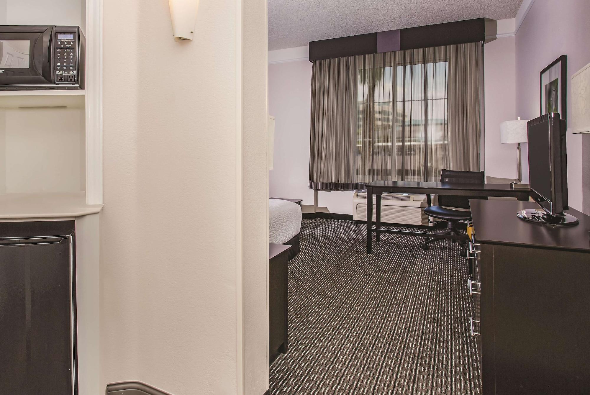 La Quinta By Wyndham Vegas Summerlin Tech