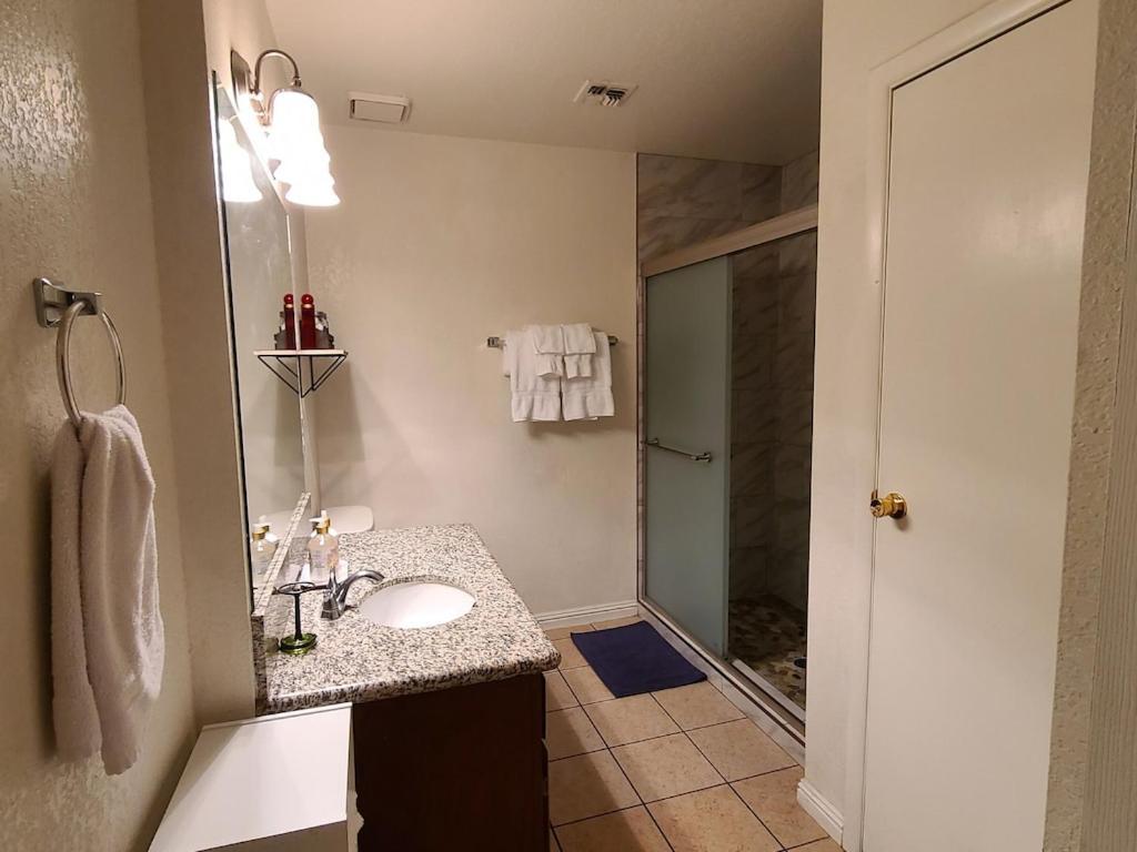 Apartment 2bed 1 Bath Near Nellis Afb & The Strip