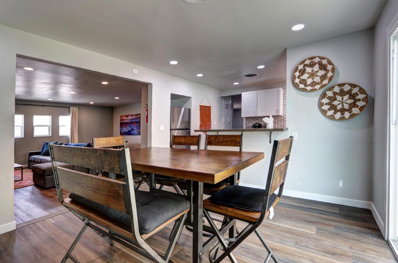 Luxury 3-bed Near The Strip W/ A Poker Table Holiday home Las Vegas