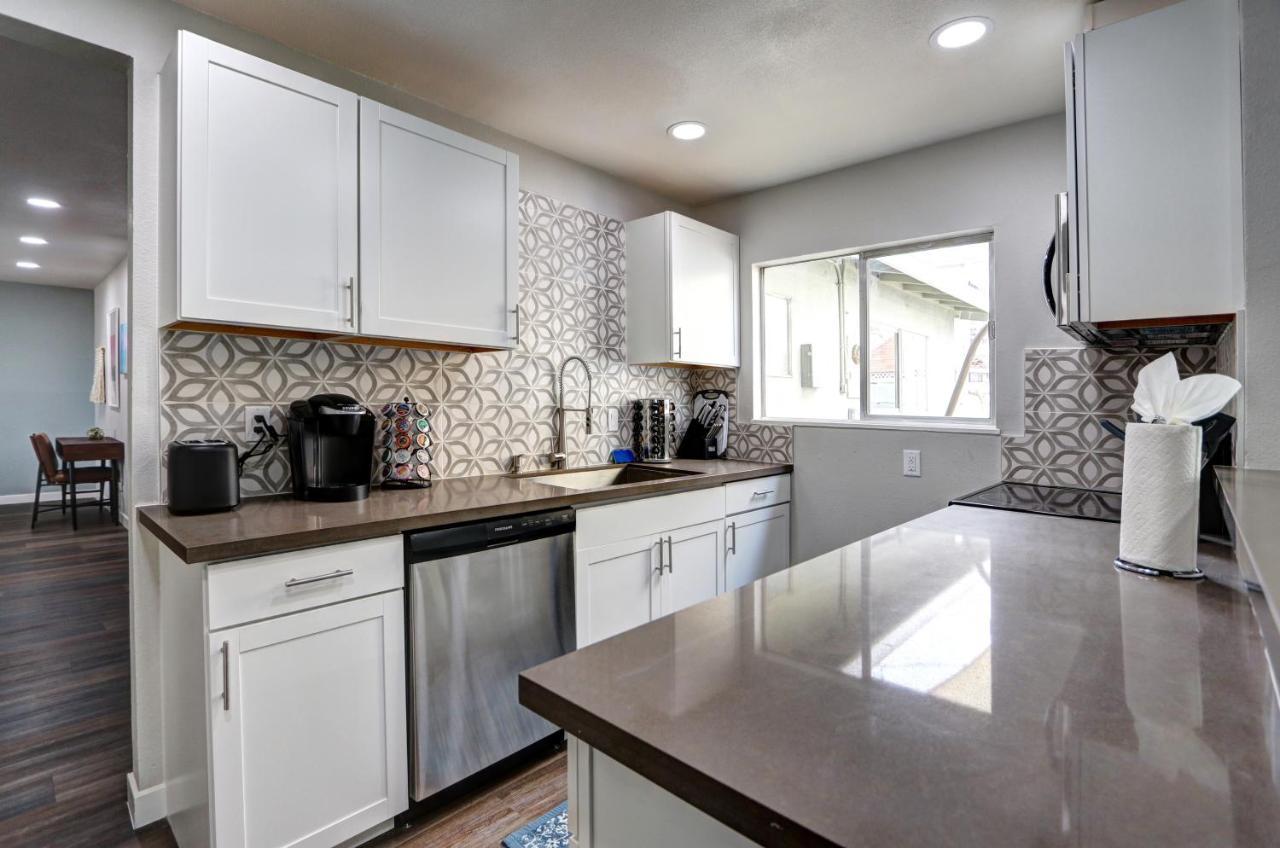 Luxury 3-bed Near The Strip W/ A Poker Table *