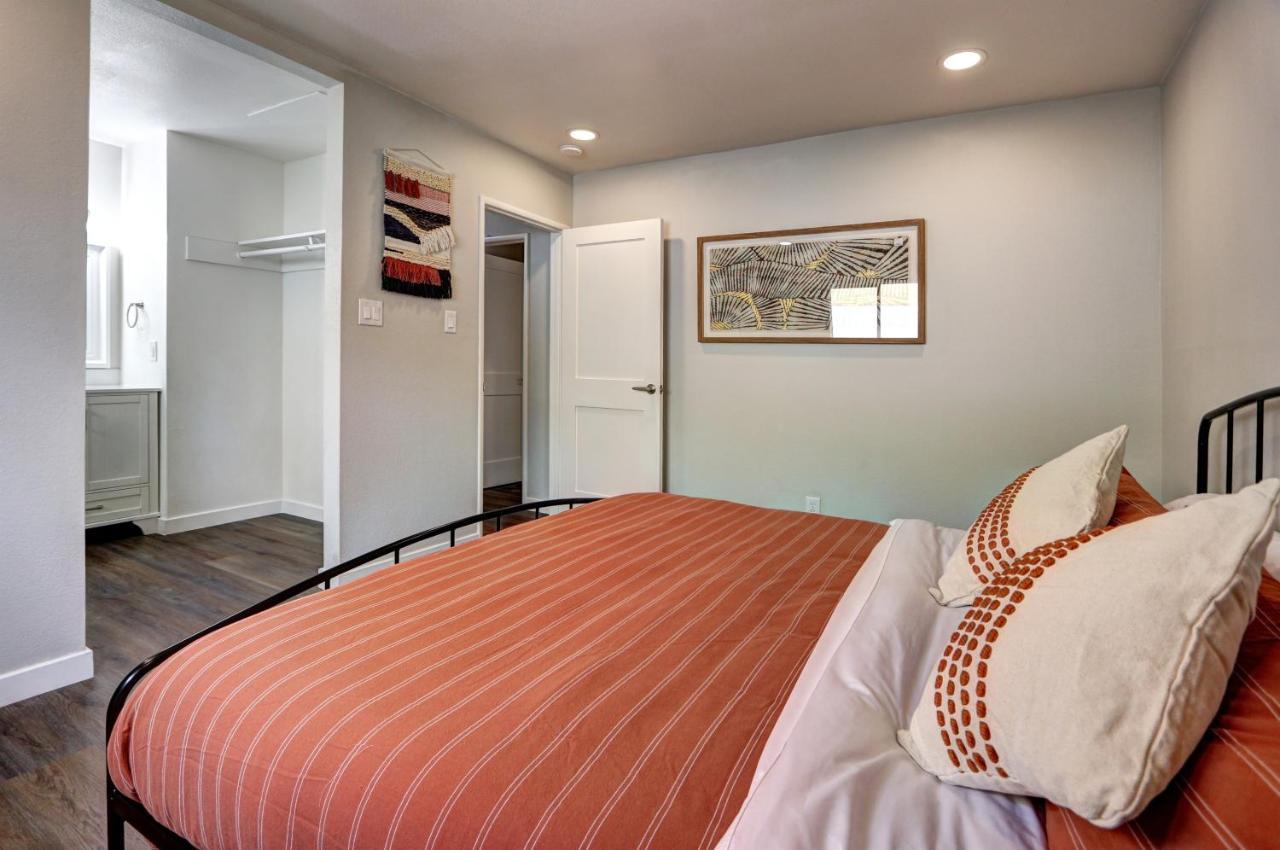 Luxury 3-bed Near The Strip W/ A Poker Table Las Vegas