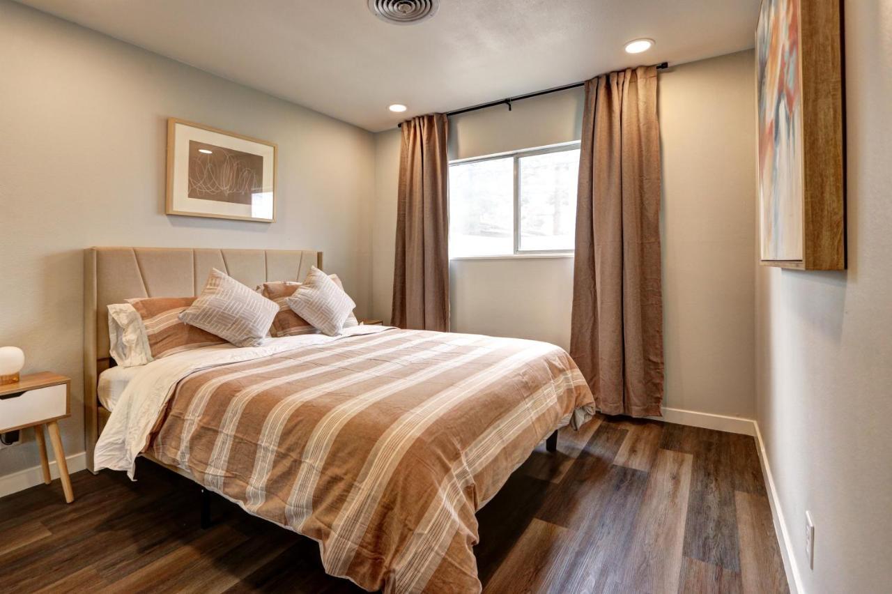 Luxury 3-bed Near The Strip W/ A Poker Table *