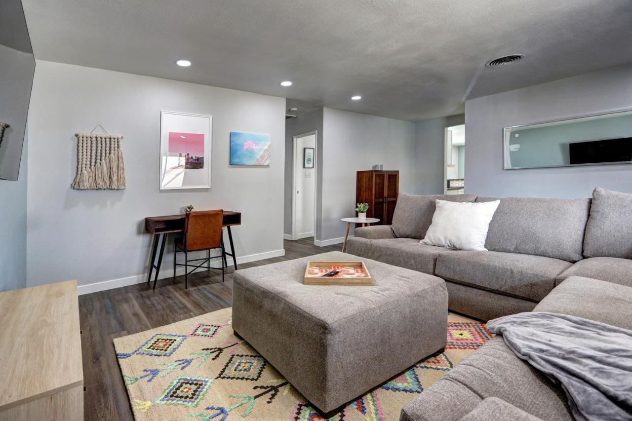 Luxury 3-bed Near The Strip W/ A Poker Table Holiday home Las Vegas