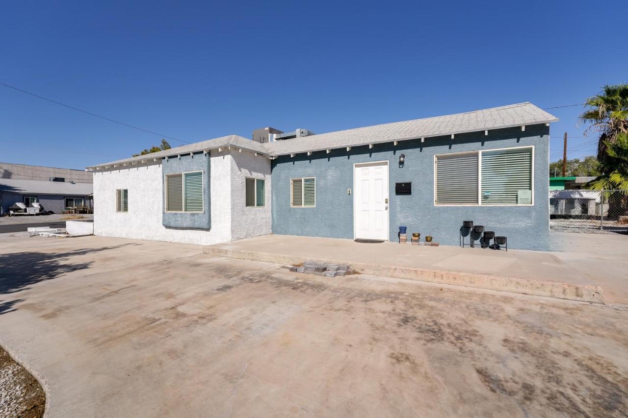 With Patio And Grill 6 Mi To The Strip Holiday home