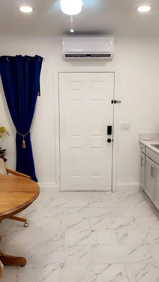 , 5 Min Away From Airport. Apartment Las Vegas