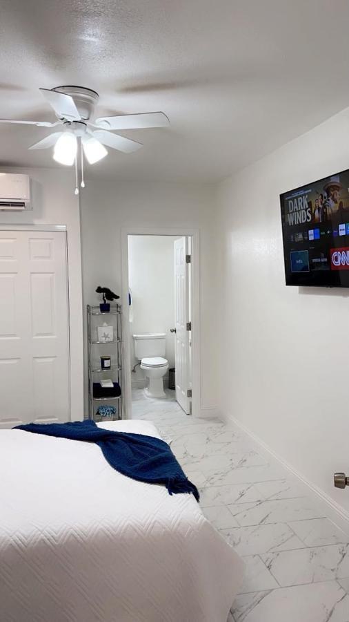 , 5 Min Away From Airport. * Las Vegas