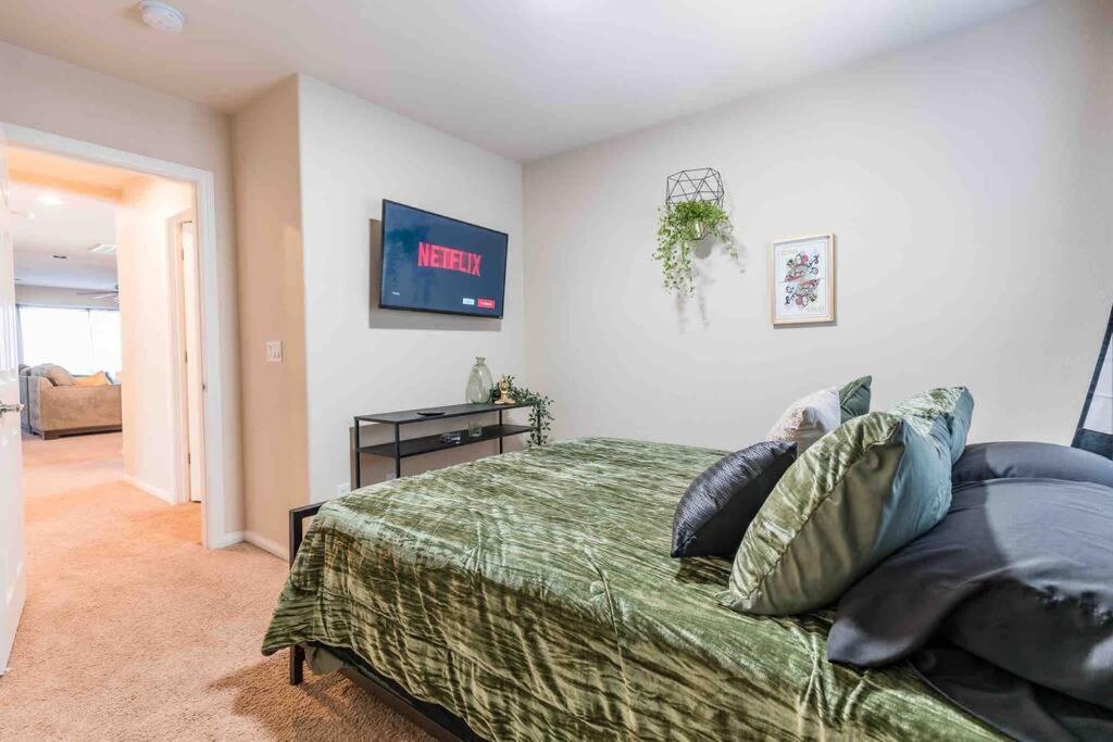 Stunning 4 Bedroom House With Hot Tub By Lv Strip * Las Vegas