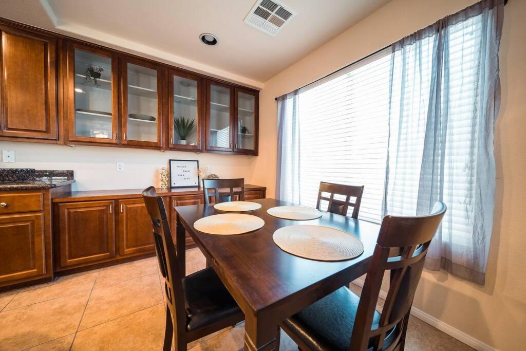 Stunning 4 Bedroom House With Hot Tub By Lv Strip Villa *