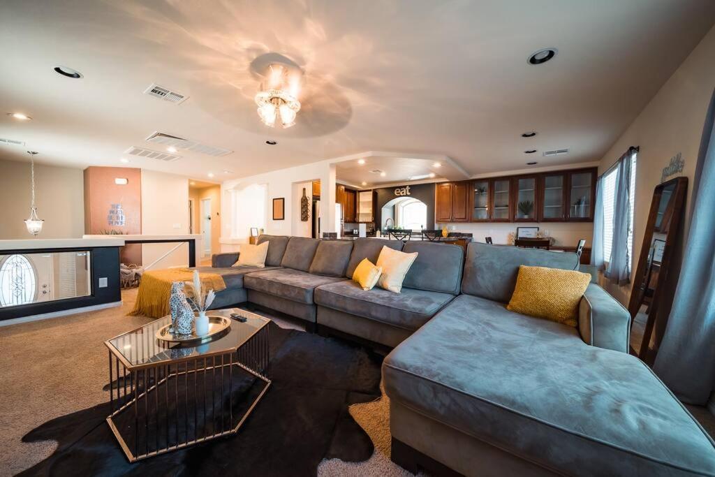 Villa Stunning 4 Bedroom House With Hot Tub By Lv Strip