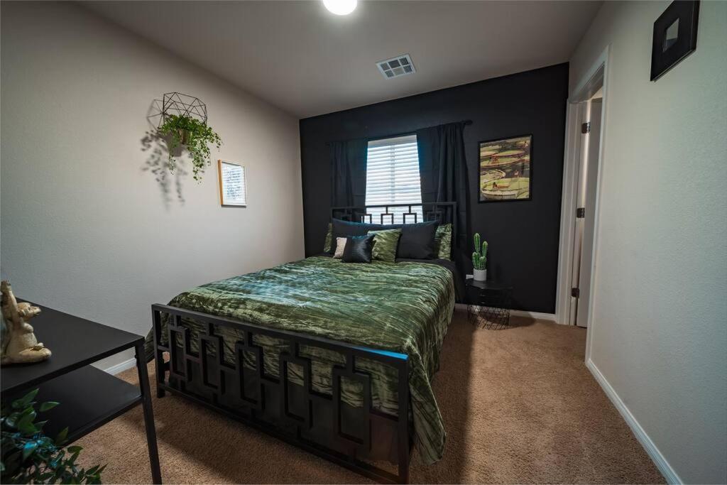 Stunning 4 Bedroom House With Hot Tub By Lv Strip Villa Las Vegas