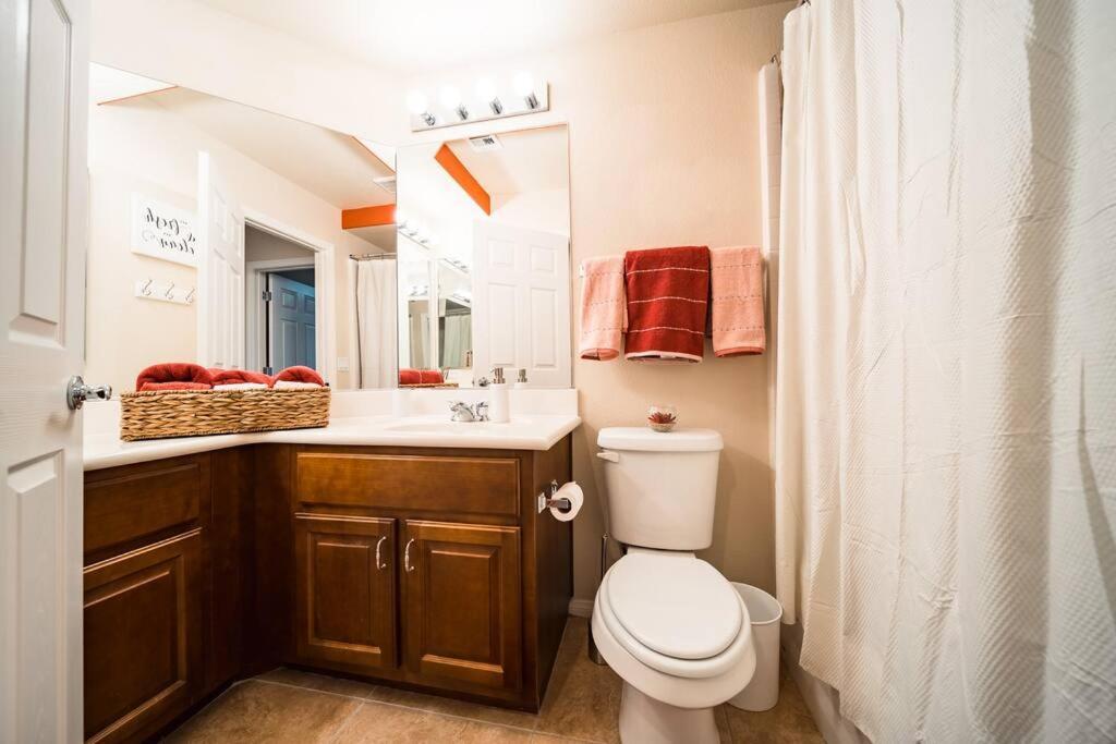 Stunning 4 Bedroom House With Hot Tub By Lv Strip * Las Vegas