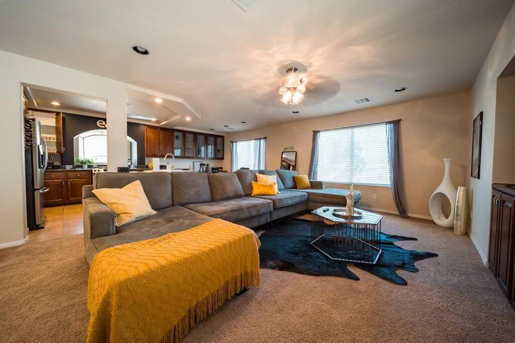 Stunning 4 Bedroom House With Hot Tub By Lv Strip *