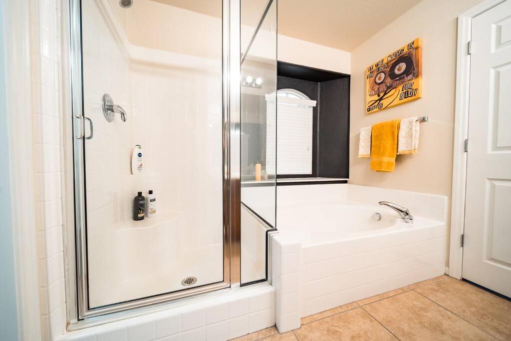 Villa Stunning 4 Bedroom House With Hot Tub By Lv Strip *