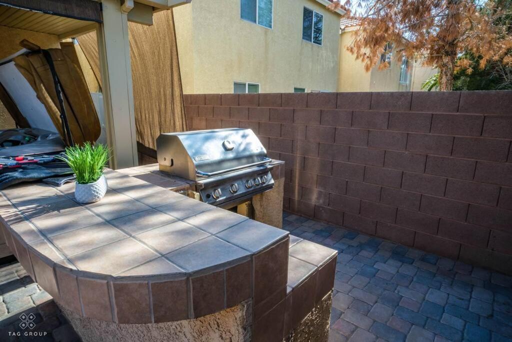 Stunning 4 Bedroom House With Hot Tub By Lv Strip Las Vegas