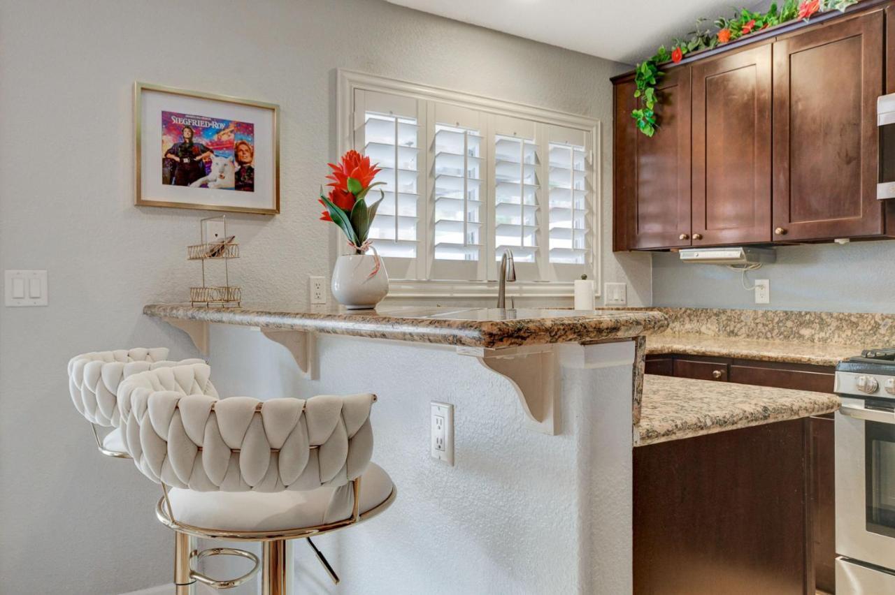 Holiday home Mirage Pool House - Heart Of Lv, Swimming Pool, Games, Heavenly Relaxation