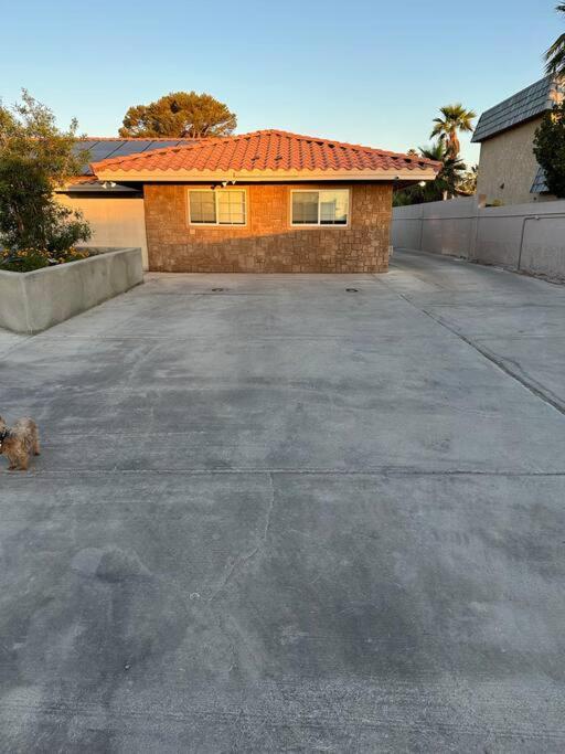 Apartment 5 Large Studio With Full Kitchen, Laundry And Bath Las Vegas