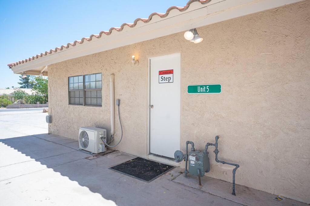 5 Large Studio With Full Kitchen, Laundry And Bath