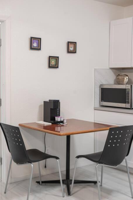 5 Large Studio With Full Kitchen, Laundry And Bath