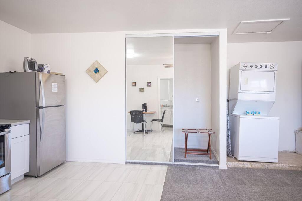 5 Large Studio With Full Kitchen, Laundry And Bath Apartment *