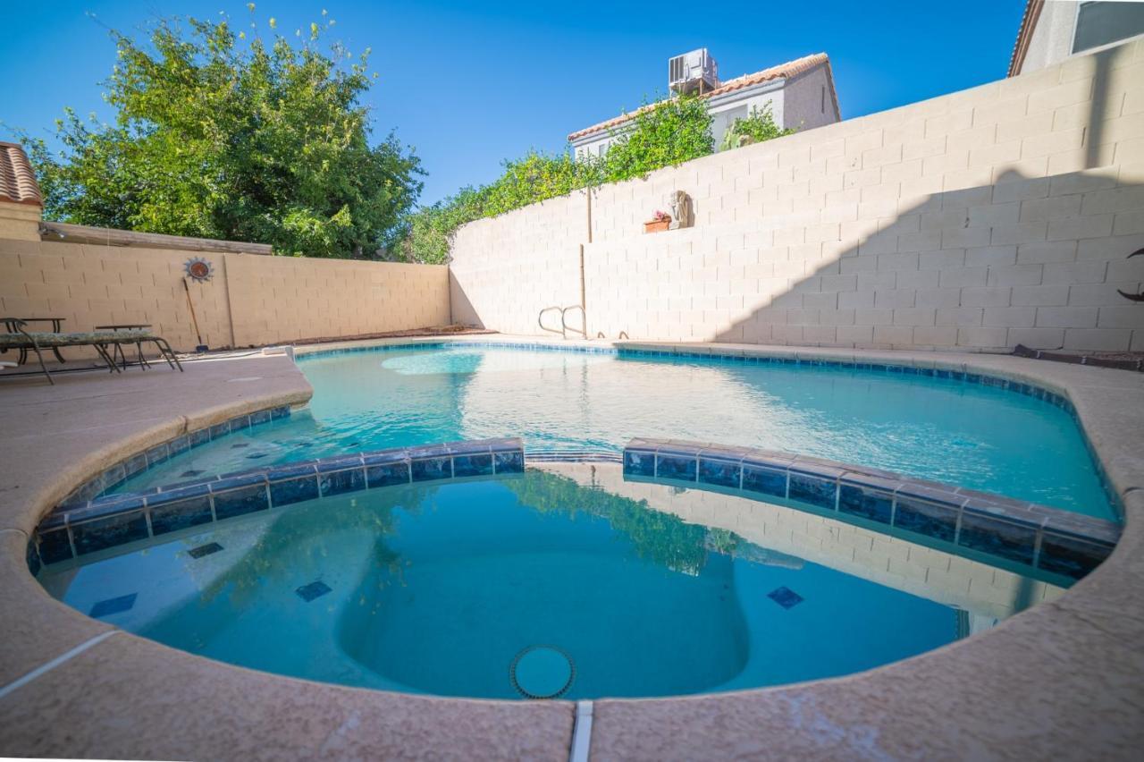 Vegas Oasis With Sparkling Pool *
