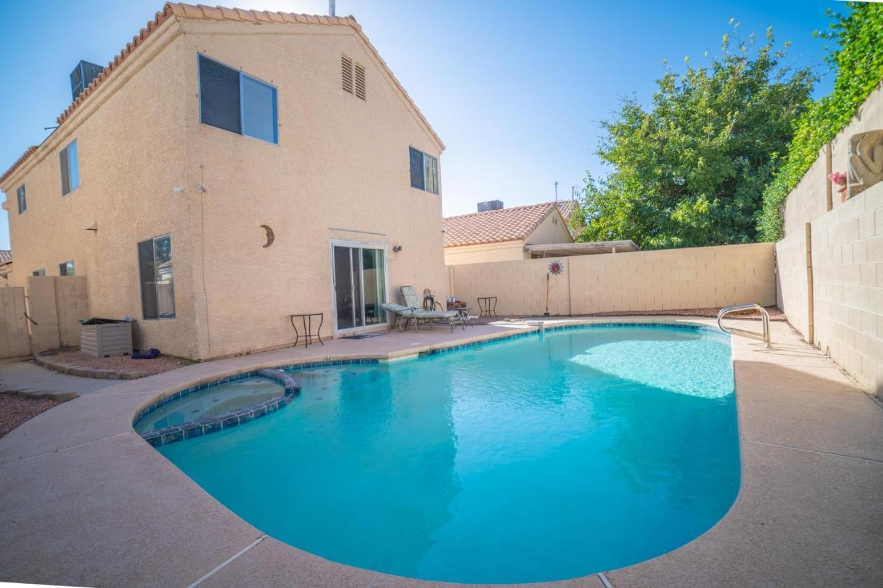 Vegas Oasis With Sparkling Pool Holiday home *